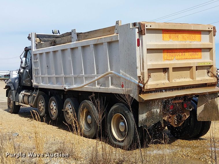 image for item YA2767 2016 Freightliner 114SD dump truck