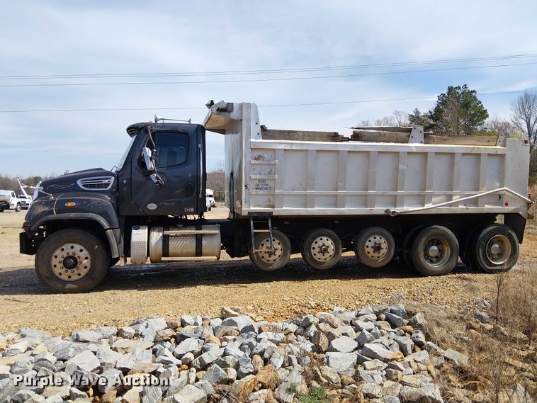 image for item YA2767 2016 Freightliner 114SD dump truck