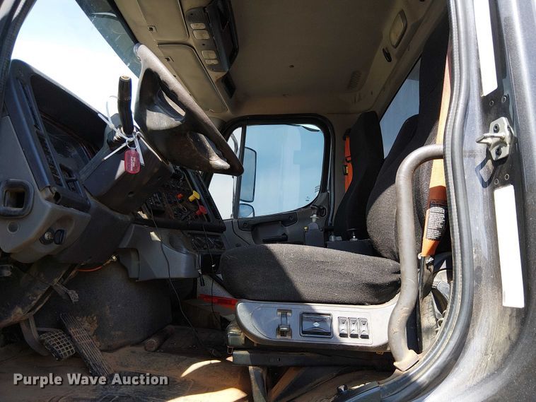 image for item YA2767 2016 Freightliner 114SD dump truck