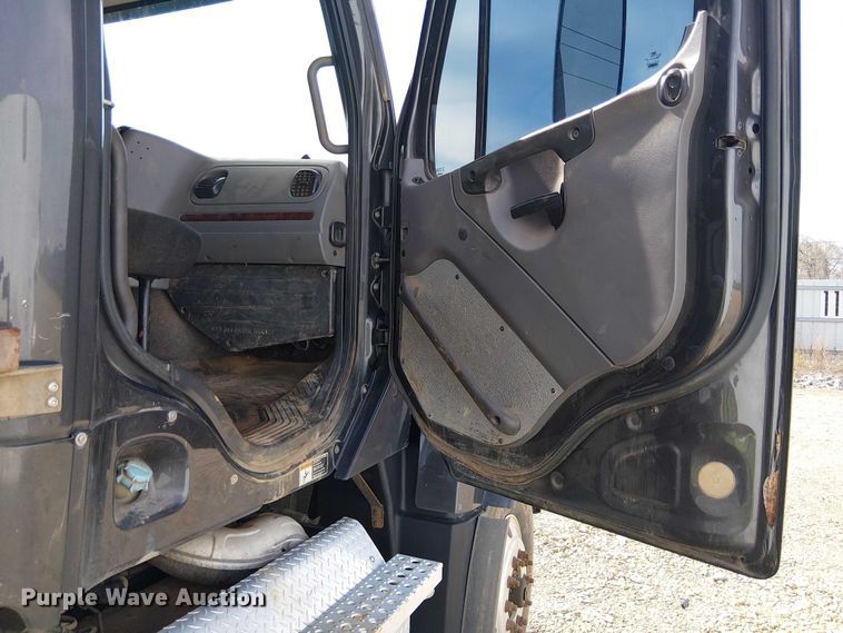 image for item YA2767 2016 Freightliner 114SD dump truck