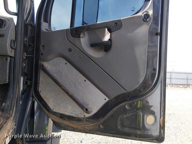 image for item YA2767 2016 Freightliner 114SD dump truck