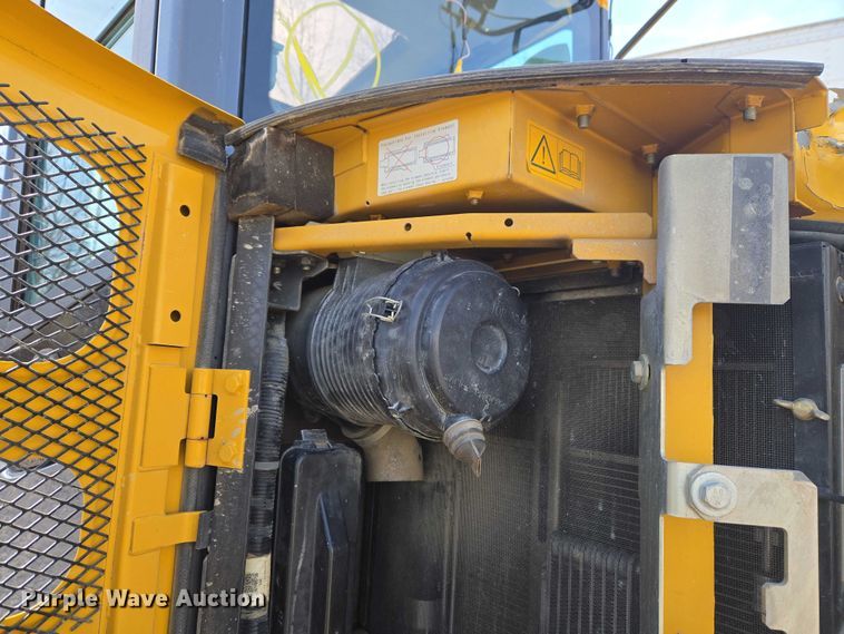 image for item YA2800 2019 John Deere 85G mini excavator