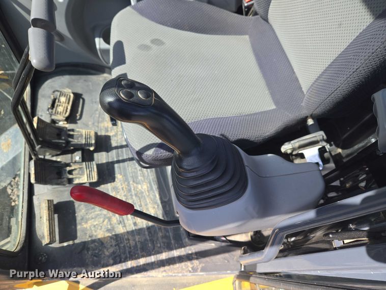 image for item YA2800 2019 John Deere 85G mini excavator