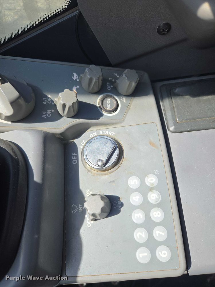 image for item YA2800 2019 John Deere 85G mini excavator