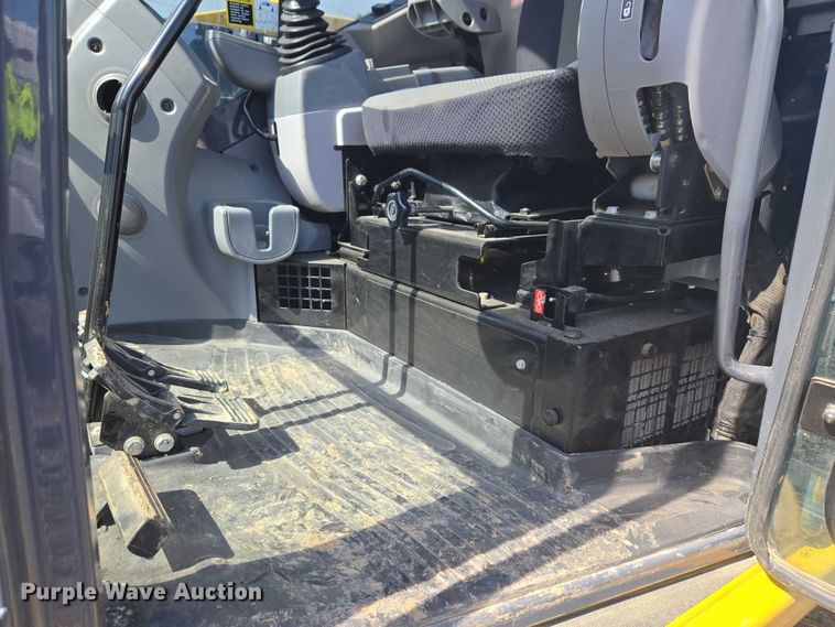 image for item YA2800 2019 John Deere 85G mini excavator