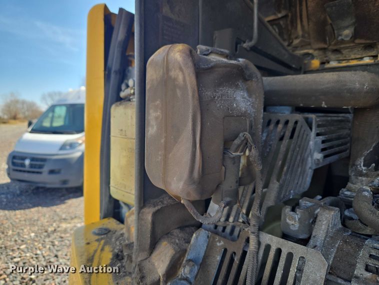 image for item YA2800 2019 John Deere 85G mini excavator