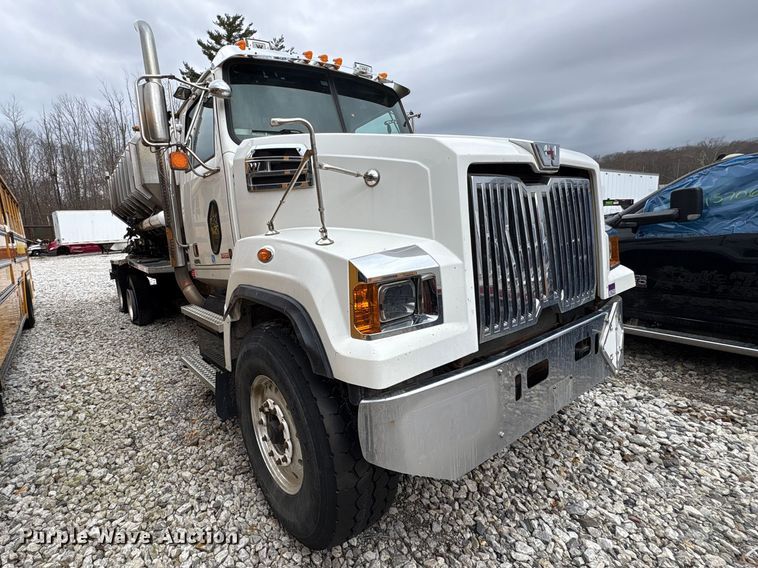 image for item YA2849 2016 Western Star 4700 ANFO bulk handling truck