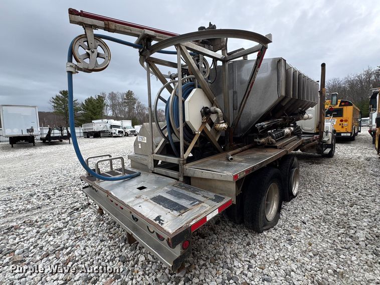 image for item YA2849 2016 Western Star 4700 ANFO bulk handling truck