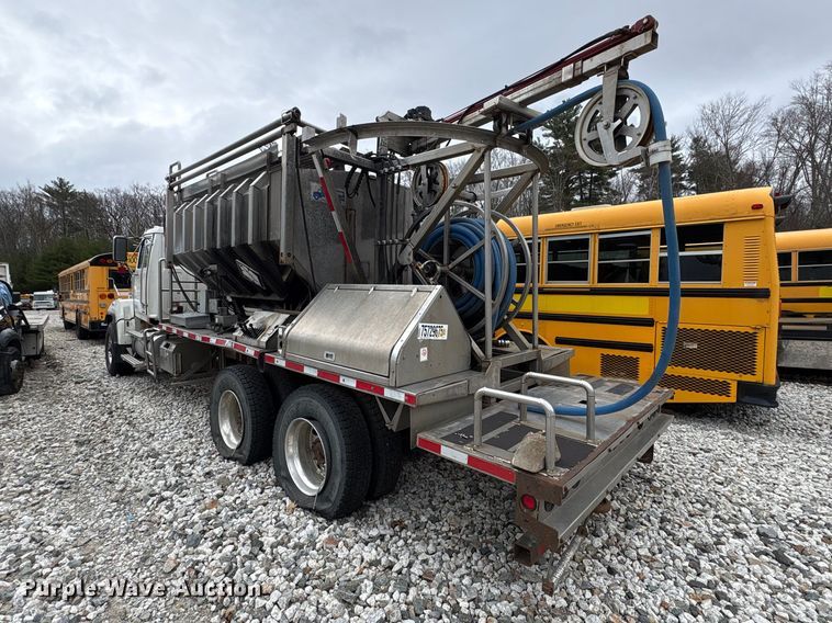 image for item YA2849 2016 Western Star 4700 ANFO bulk handling truck