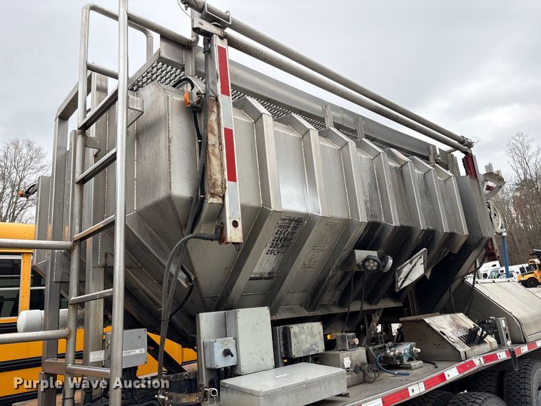 image for item YA2849 2016 Western Star 4700 ANFO bulk handling truck