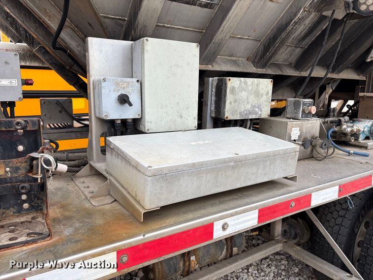 image for item YA2849 2016 Western Star 4700 ANFO bulk handling truck