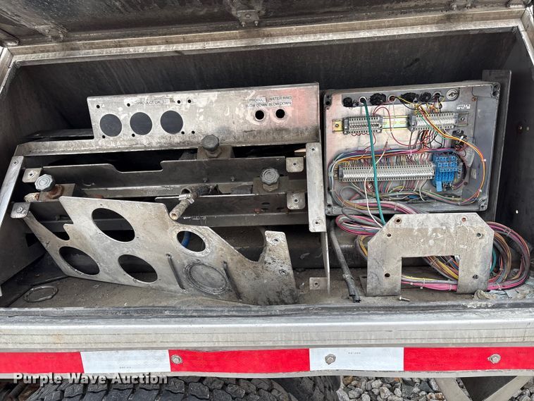 image for item YA2849 2016 Western Star 4700 ANFO bulk handling truck