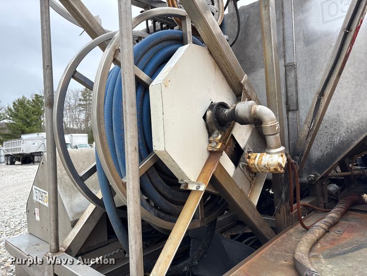 image for item YA2849 2016 Western Star 4700 ANFO bulk handling truck