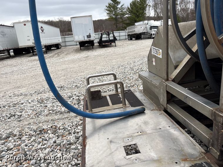 image for item YA2849 2016 Western Star 4700 ANFO bulk handling truck