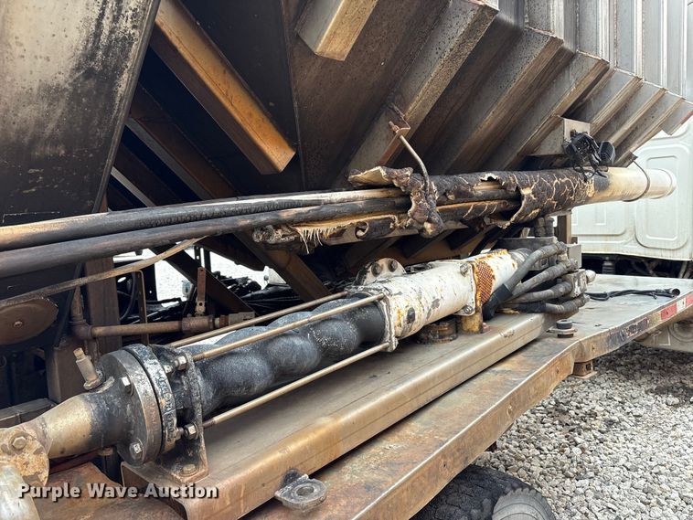 image for item YA2849 2016 Western Star 4700 ANFO bulk handling truck