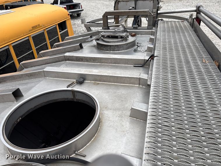 image for item YA2849 2016 Western Star 4700 ANFO bulk handling truck