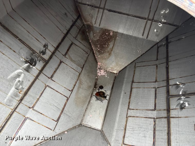 image for item YA2849 2016 Western Star 4700 ANFO bulk handling truck