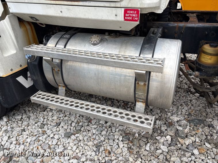 image for item YA2849 2016 Western Star 4700 ANFO bulk handling truck