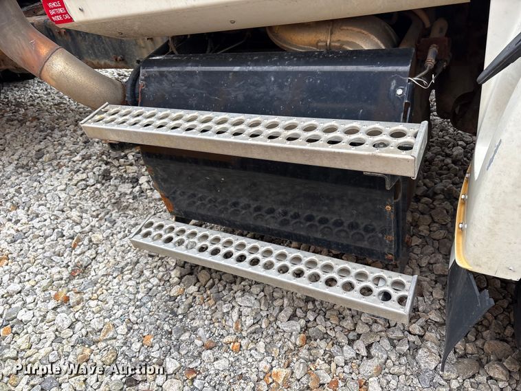 image for item YA2849 2016 Western Star 4700 ANFO bulk handling truck