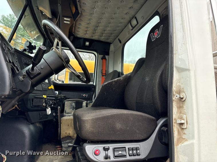 image for item YA2849 2016 Western Star 4700 ANFO bulk handling truck