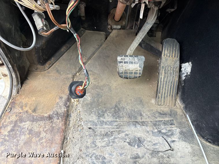 image for item YA2849 2016 Western Star 4700 ANFO bulk handling truck