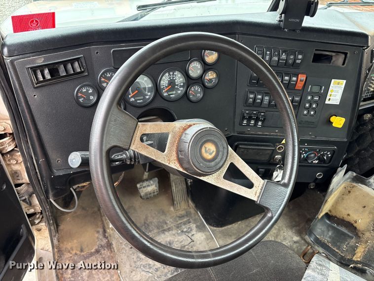 image for item YA2849 2016 Western Star 4700 ANFO bulk handling truck