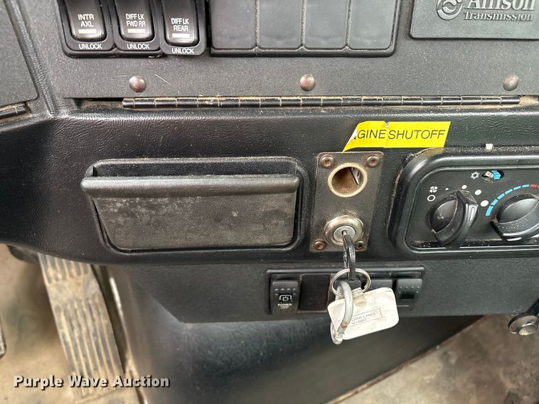 image for item YA2849 2016 Western Star 4700 ANFO bulk handling truck