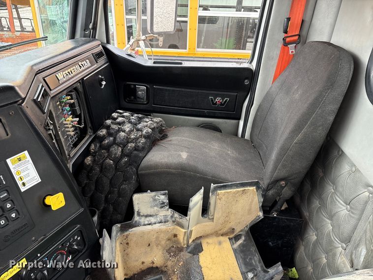 image for item YA2849 2016 Western Star 4700 ANFO bulk handling truck