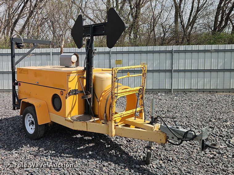 image for item YA2850 1999 Team Fenex F121KP manhole support trailer