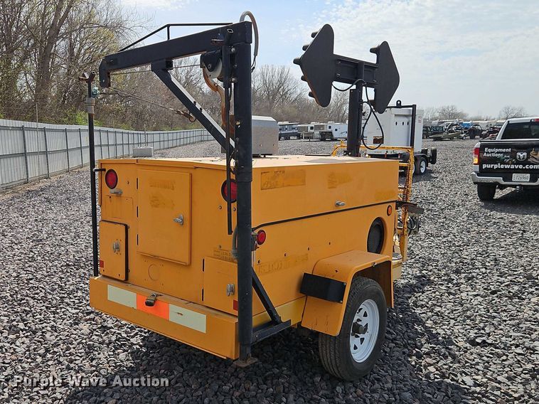 image for item YA2850 1999 Team Fenex F121KP manhole support trailer