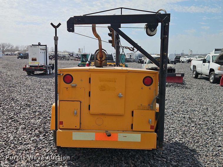 image for item YA2850 1999 Team Fenex F121KP manhole support trailer