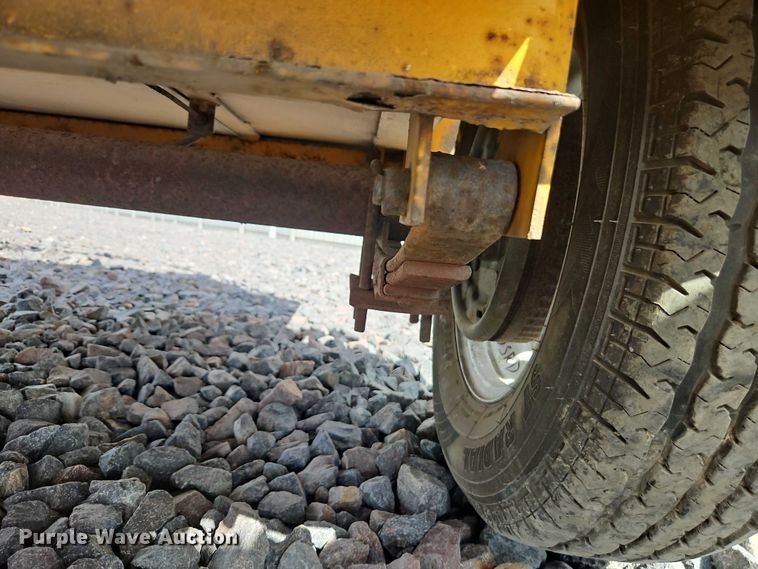 image for item YA2850 1999 Team Fenex F121KP manhole support trailer