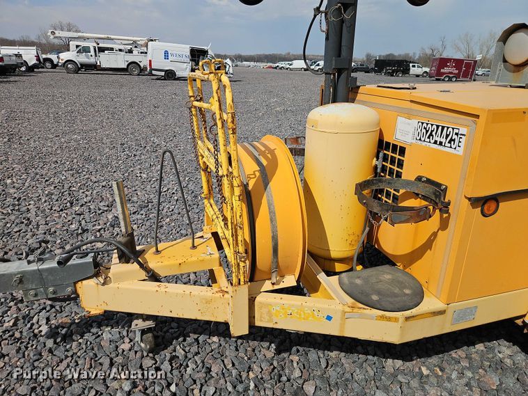 image for item YA2850 1999 Team Fenex F121KP manhole support trailer