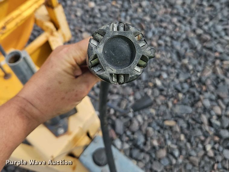 image for item YA2850 1999 Team Fenex F121KP manhole support trailer