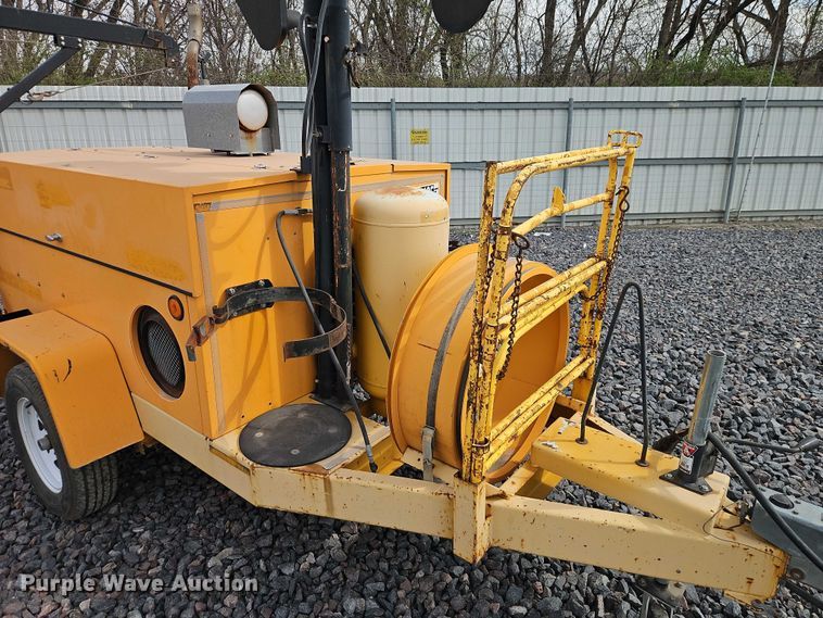 image for item YA2850 1999 Team Fenex F121KP manhole support trailer