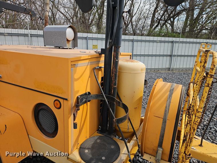 image for item YA2850 1999 Team Fenex F121KP manhole support trailer