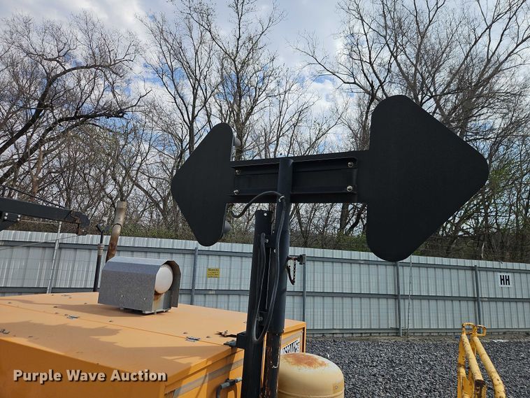 image for item YA2850 1999 Team Fenex F121KP manhole support trailer