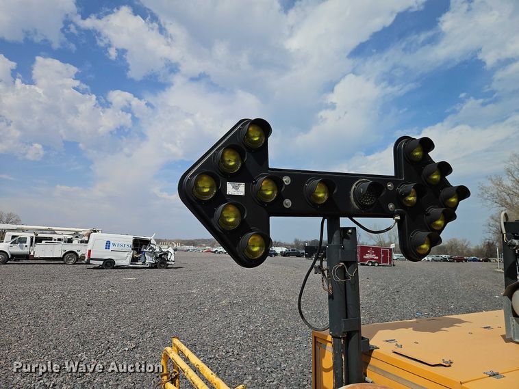 image for item YA2850 1999 Team Fenex F121KP manhole support trailer