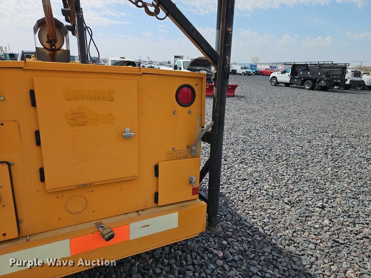 image for item YA2850 1999 Team Fenex F121KP manhole support trailer