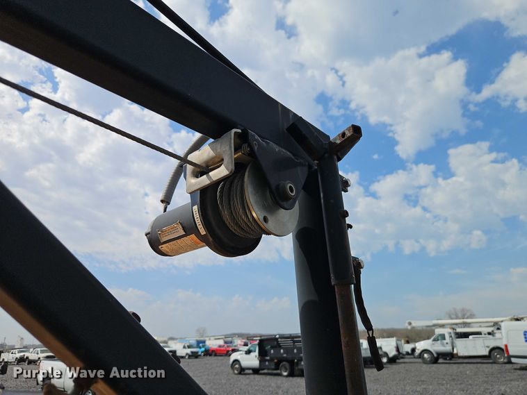 image for item YA2850 1999 Team Fenex F121KP manhole support trailer