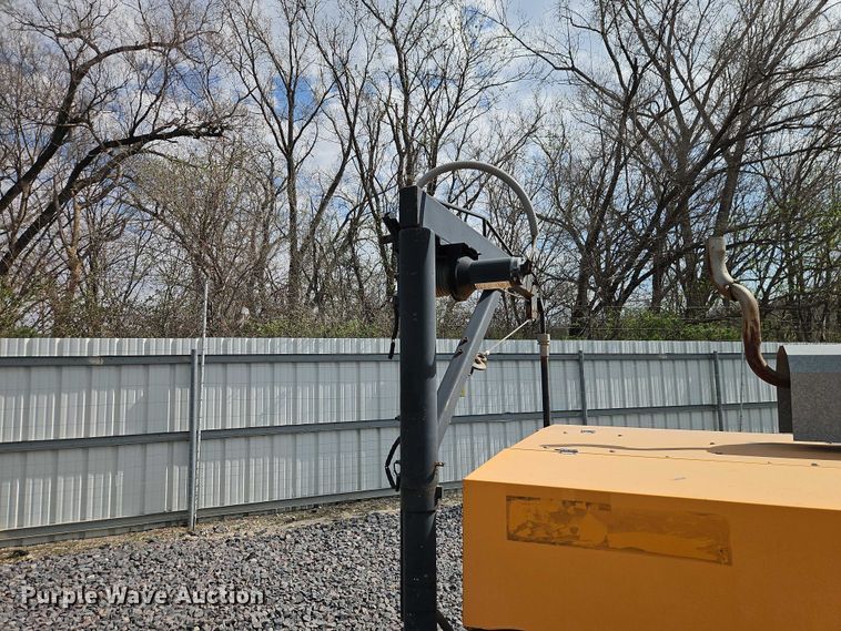 image for item YA2850 1999 Team Fenex F121KP manhole support trailer