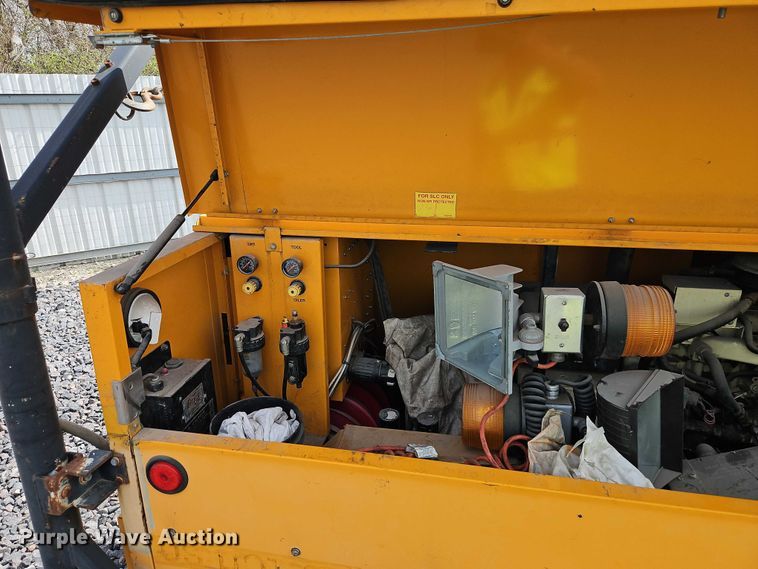 image for item YA2850 1999 Team Fenex F121KP manhole support trailer