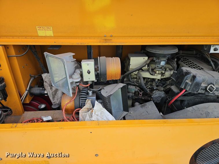 image for item YA2850 1999 Team Fenex F121KP manhole support trailer