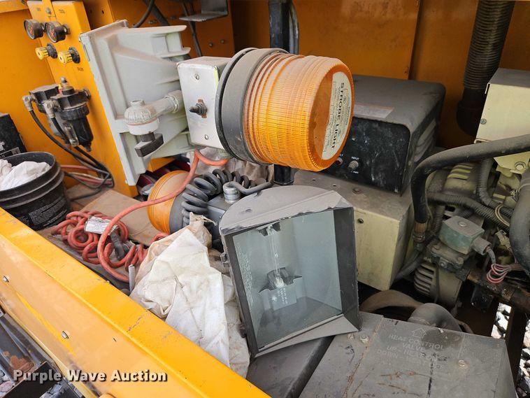 image for item YA2850 1999 Team Fenex F121KP manhole support trailer