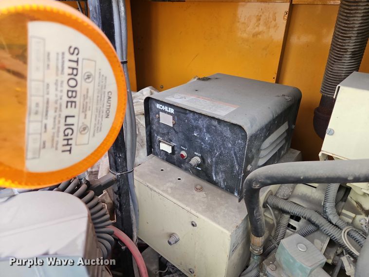 image for item YA2850 1999 Team Fenex F121KP manhole support trailer