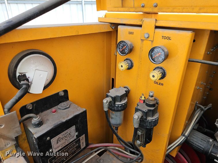 image for item YA2850 1999 Team Fenex F121KP manhole support trailer