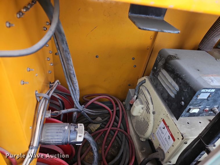 image for item YA2850 1999 Team Fenex F121KP manhole support trailer