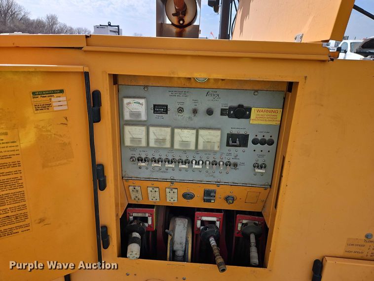 image for item YA2850 1999 Team Fenex F121KP manhole support trailer