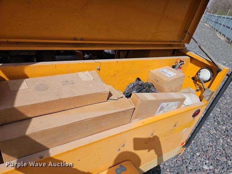 image for item YA2850 1999 Team Fenex F121KP manhole support trailer