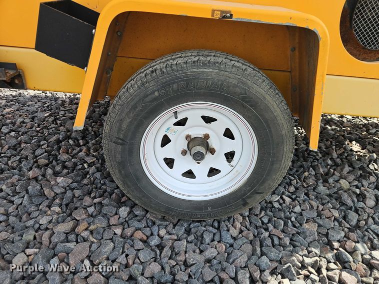 image for item YA2850 1999 Team Fenex F121KP manhole support trailer